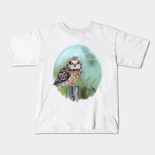 Short eared owl on blue Kids T-Shirt